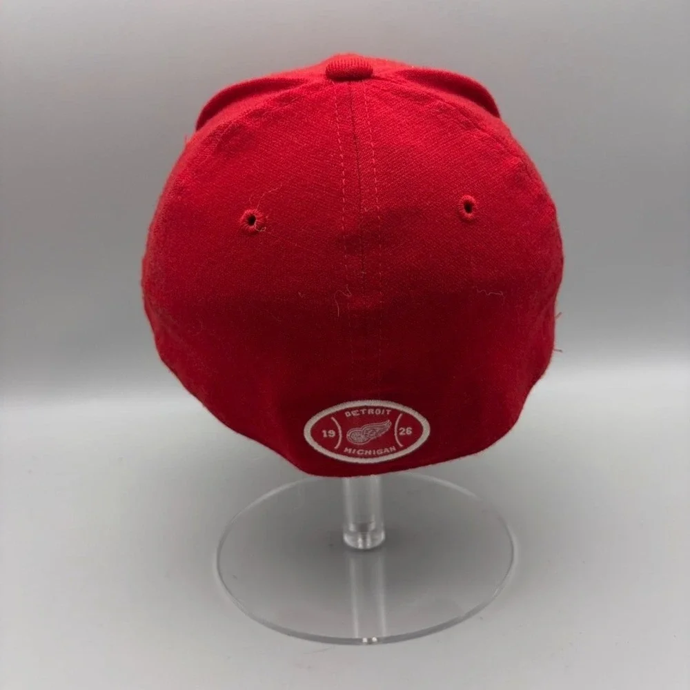 Detroit Red Wings Hat Men S/M Red Embroidered NHL Hockey Cap American Needle